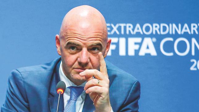 Presidenti i FIFA-së këshillon: Meshkujt duhet të mësojnë nga femrat se si luhet futbolli