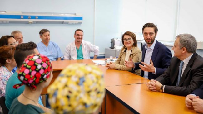 Ministri Ismaili falënderues ndaj mjekëve italian në QKUK