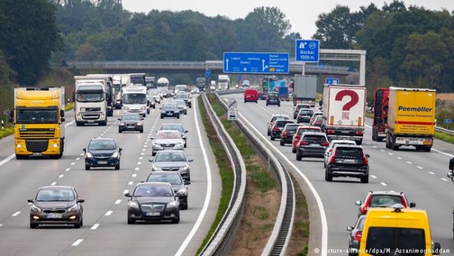‘Inagurohet’ 1 metër autostradë në Rumani!