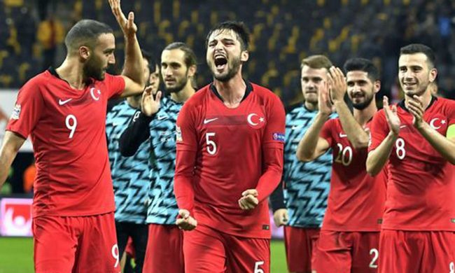 Turqia rikthen trajnerin pas 15 vitesh
