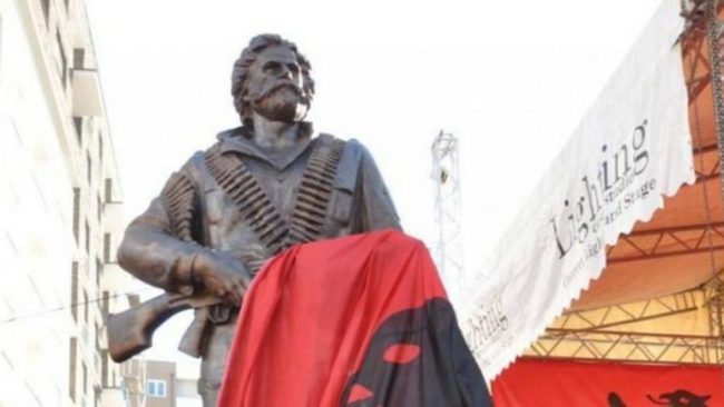 Vendoseni shtatoren e Adem Jasharit në Prishtinë o qyqarë!