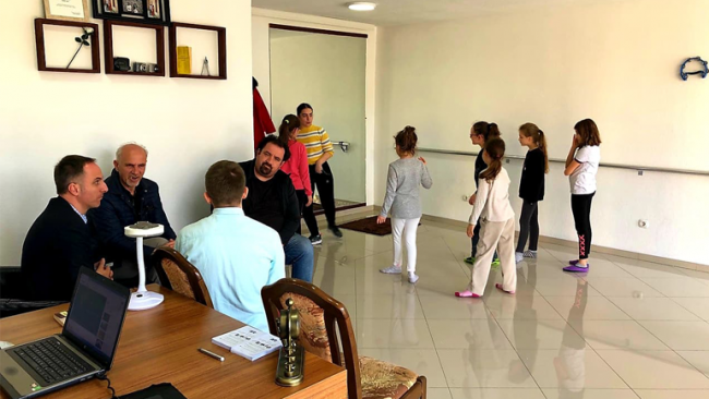 Arifi: U impresionova me kreativitetin dhe përkushtimin e Qendrën Kulturore “ART Vision”