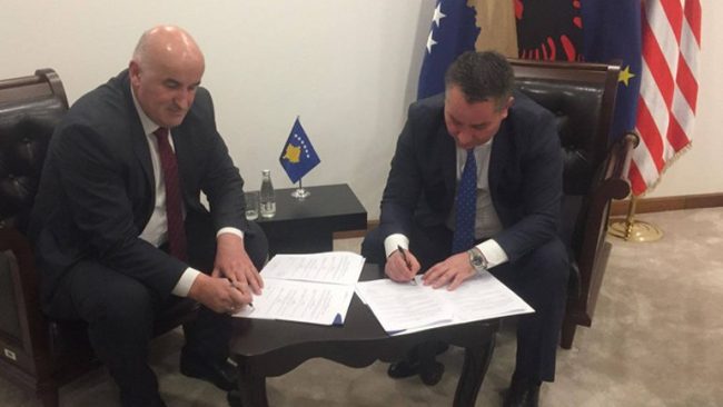 Nënshkruhet marrëveshje mirëkuptimi për rrugën alternative te Stubllës së Epërme dhe për rrugën e Korbliqit