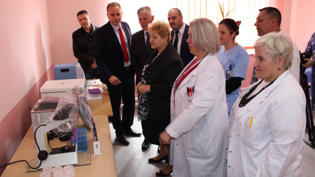 Inaugurohet laboratori për analiza në Qendrën e Mjekësisë Familjare “Arbëria” të Gjilanit