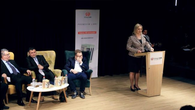 Zëvendësministrja Morina-Bunjaku merr pjesë në promovimin e librit “Poema për Natashën” e Ion Deaconescu