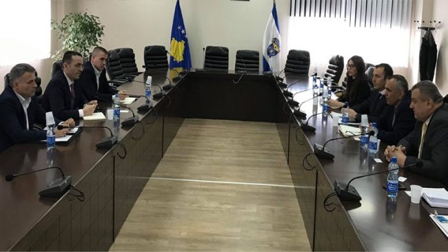 OAK adresoi te policia problemet e mëdha që po hasin bizneset me transaksionet bankare