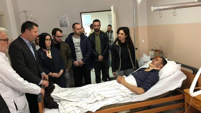 Deputeti Pajaziti viziton të lënduarit nga aksidenti i djeshëm