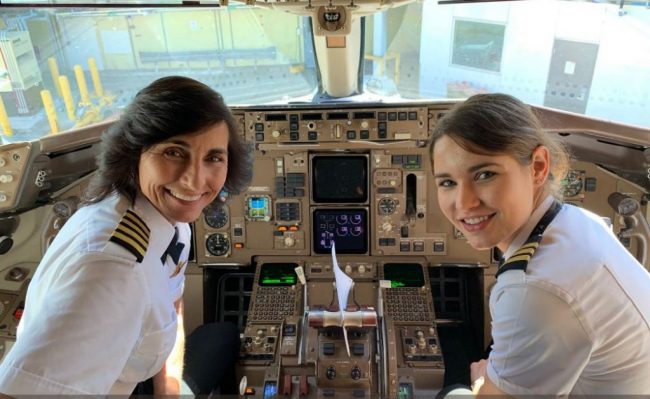 Nënë e bijë pilote në një ekuipazh
