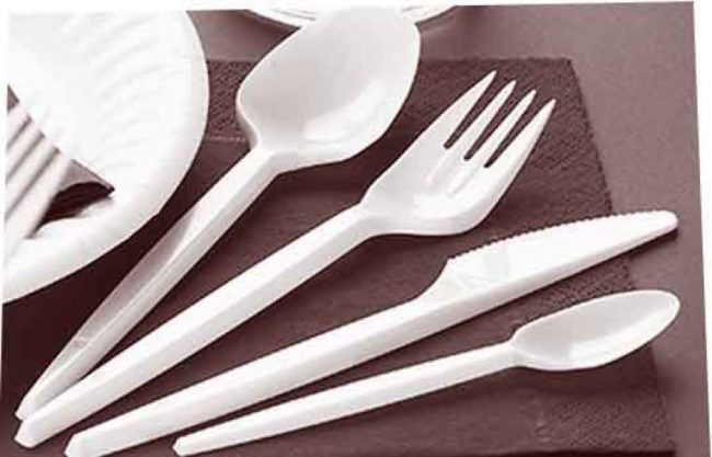 Parlamenti Evropian ndalon përdorimin e produkteve të plastikës