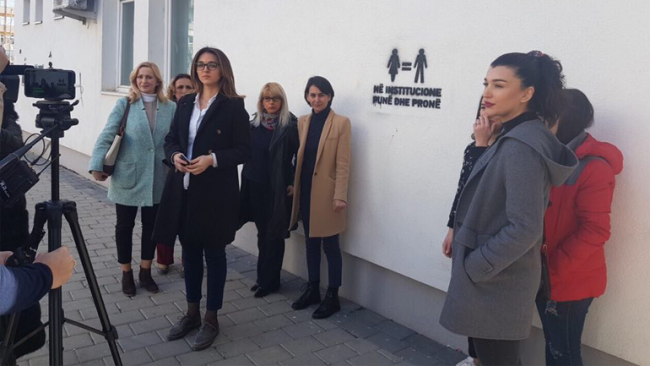 Vetëvendosje me aksion simbolik shprehë shqetësimin për mosbarazi gjinore
