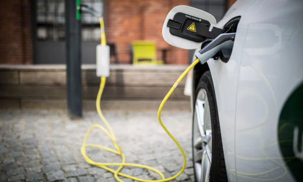Gjermania shton pikat për mbushjen e automjeteve elektrike