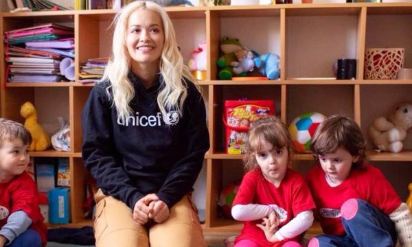Rita në Kosovë me mision bamirësie, e dërguar e UNICEF-it