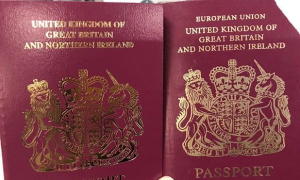 Britania lëshon pasaporta pa mbishkrimin “Bashkimi Evropian”