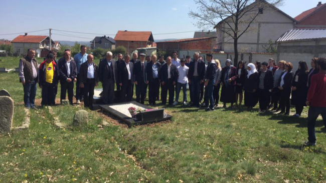 Institucionet komunale të Vitisë përkujtojnë dëshmorin, Daut Zenuni