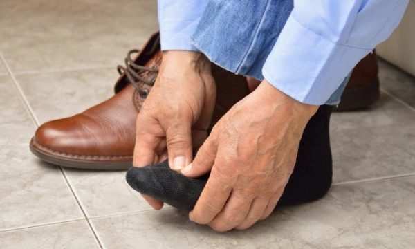 Mpirja e këmbëve paralajmërim i sëmundjeve
