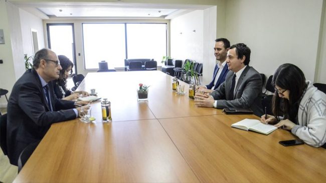 Kurti takon ambasadorin e Turqisë në Kosovë, Çagri Sakar