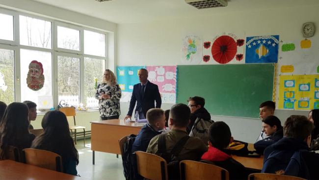 IAP dhe NJKDNJ mbajnë ligjëratën me temën “Të drejtat e njeriut, me theks të veçantë, të drejtat dhe detyrat e fëmijëve”