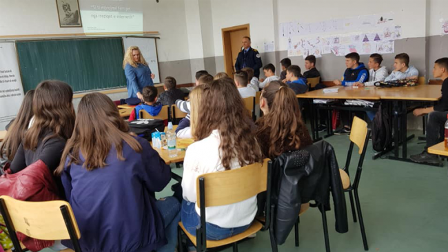 Ligjërata për nxënës me temë: “Si t’i mbrojmë fëmijët nga rreziqet e internetit”