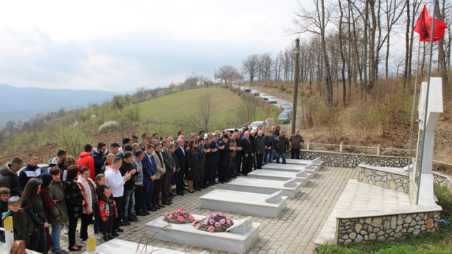 Komuna e Gjilanit nderon martirët në 20-vjetorin e masakrës së Llovcës