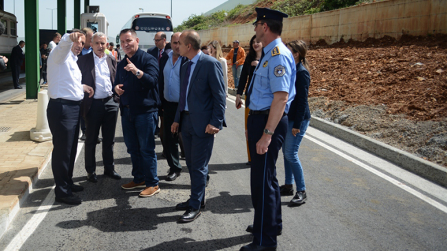 U përurua shiriti rrugor shtesë në pikën doganore të Morinës