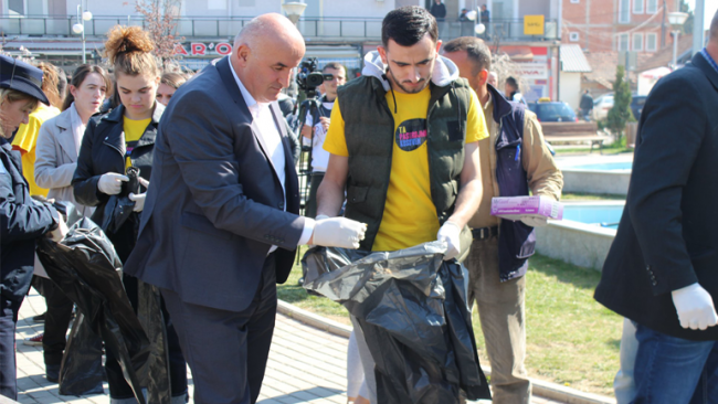 Vitia nisi aksionin e pastrimit, u bëhet thirrje qytetarëve që ta mbajnë ambientin e pastër