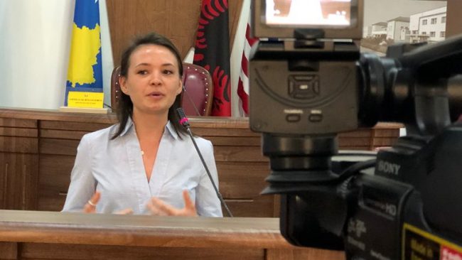 Qëndresa Sadriu porosit kuvendarët: Punoni për popullatën jo për interesa personale