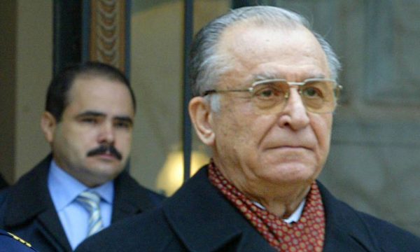 Ish-presidenti i Rumanisë do të gjykohet për krime kundër njerëzimit