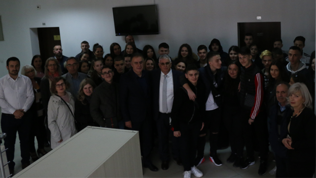 Grupi i nxënësve shqiptarë nga Suedia vizitoi MDIS-in