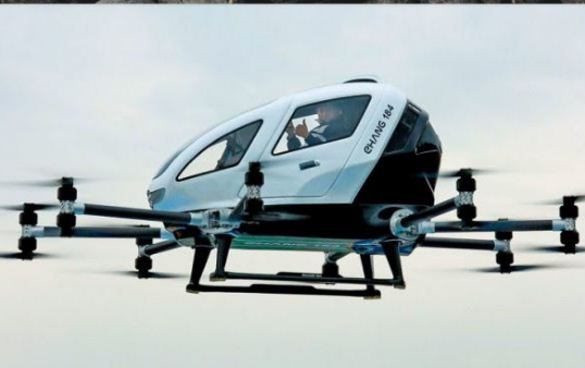 Po avancon trafiku urban, taksi-dron i parë në botë