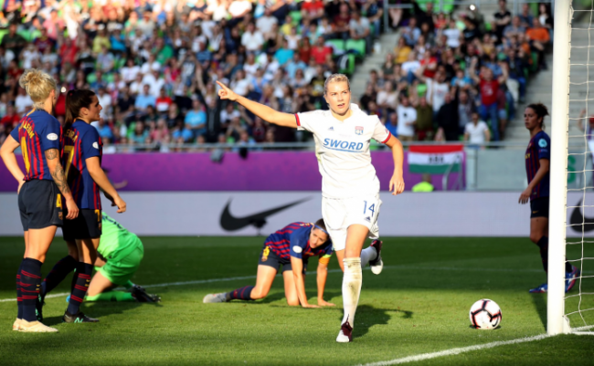 Njihuni me yllin e futbollit të femrave, 254 ndeshje-255 gola