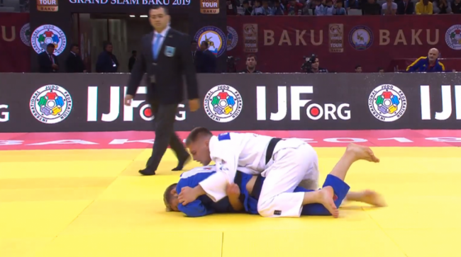Akili fiton sërish, kalon në çerekfinale të “Grand Slamit”