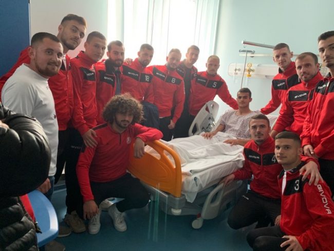 Bashkimi i Koretinit viziton futbollistin e lënduar të Llapit