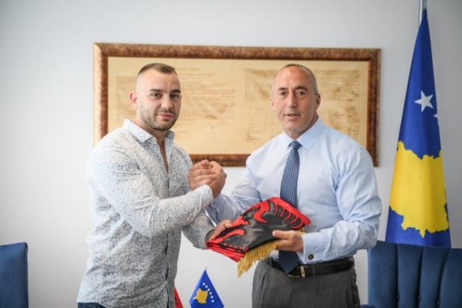 Haradinaj takon boksierin Mazrekaj, përkrahje për sfidën me boksierin serb
