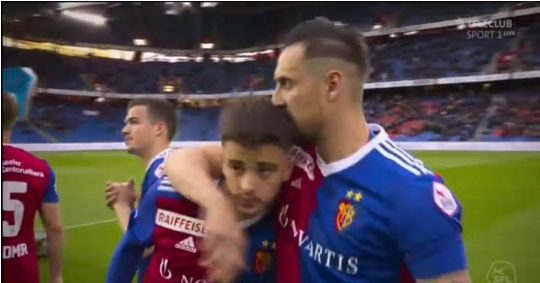 Fotoja e ditës në futboll, Zdravko puth Zhegroven