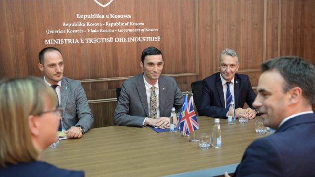 Ministri Shala dhe ambasadori O’Connell flasin për përkrahjen ekonomike të Kosovës