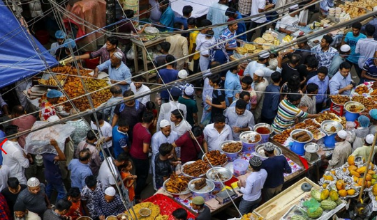 Tregu i ushqimeve të iftarit, mijëra agjërues në një vend