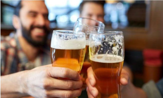 Studim i ri, personat që konsumojnë alkoolin janë më të mençur!