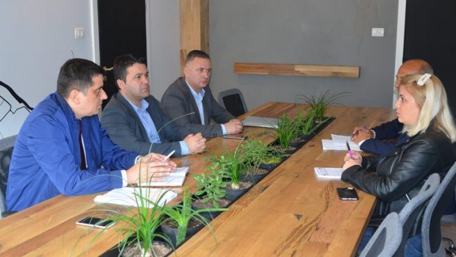 Kamenica fton bizneset të informohen me rregullat me të cilat duhet të operojnë
