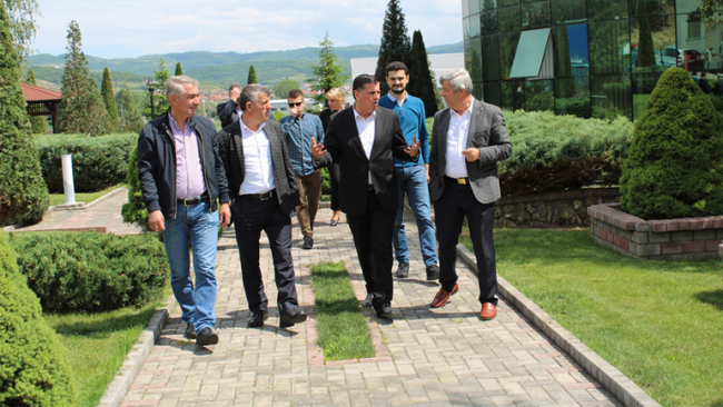 Lutfi Haziri: “Fludi” me kompanitë përcjellëse kanë ndërtuar ‘perandori’ të prodhimit në Kosovë dhe rajon