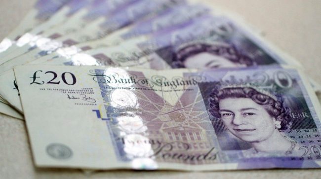 Britania synon t’i japë fund rrogave të vogla