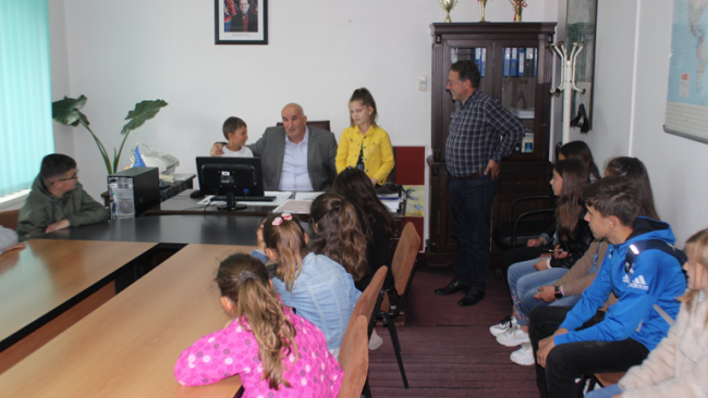 Kryetari dhe kryesuesi i Kuvendit pritën fëmijët në Ditën Ndërkombëtare të tyre