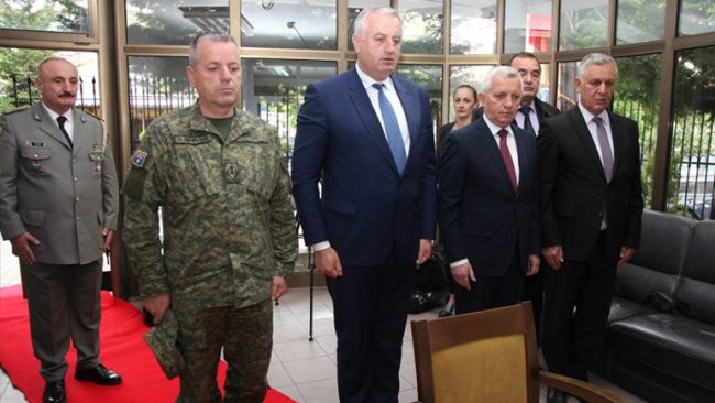 Homazhe në përkujtim të dy ushtarakëve të rënë në Letoni