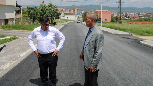 Haziri viziton punimet pas asfaltimit të pjesës së parë të Rrugës së Kumanovës