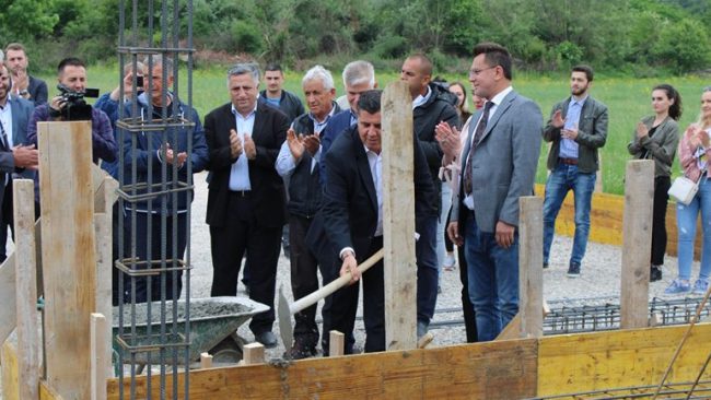 Në Malishevë të Gjilanit vihet gurthemeli i tri shtëpive për familjet në nevojë