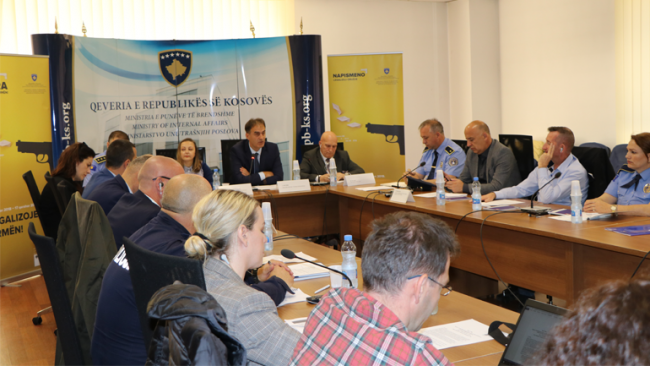 MPB mbajti tryezë të rrumbullakët për kontrollin e AVL dhe reduktimin e armëve të paligjshme në Kosovë
