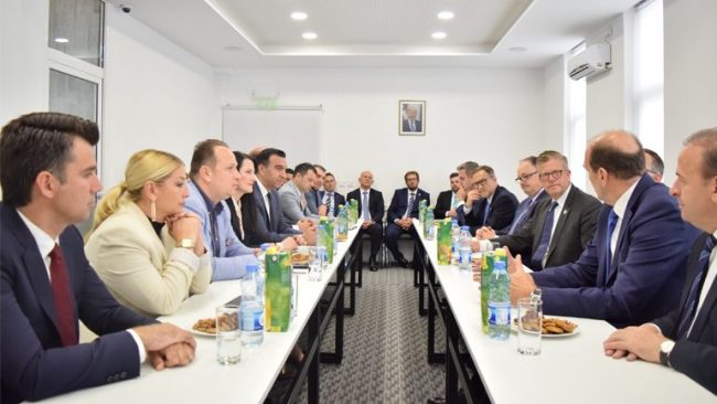 Delegacioni i bizneseve amerikane njoftohet me mundësitë për investime në vend