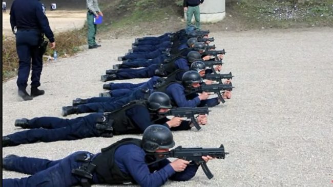 Certifikohen 82 zyrtarë policorë për tu bërë pjesë e Njësisë Speciale Operative të Policisë së Kosovës