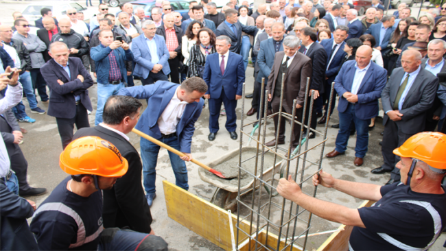 Vihet gurthemeli i shtatores së kolosit të kombit Abdullah Tahiri