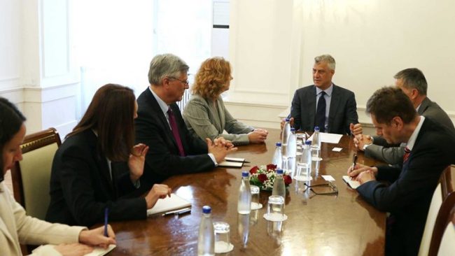Presidenti Thaçi priti zyrtaren e lartë të DASH-it, Susan Falatko