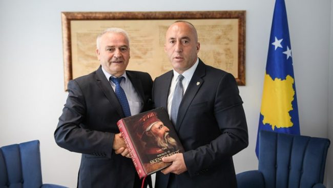 Haradinaj vlerëson lart kontributin e mjekut Xhevat Demiri për çështjen kombëtare